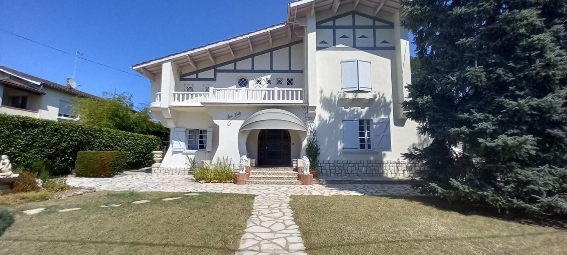 La Maison Basque Sainte-Livrade-sur-Lot Exterior foto